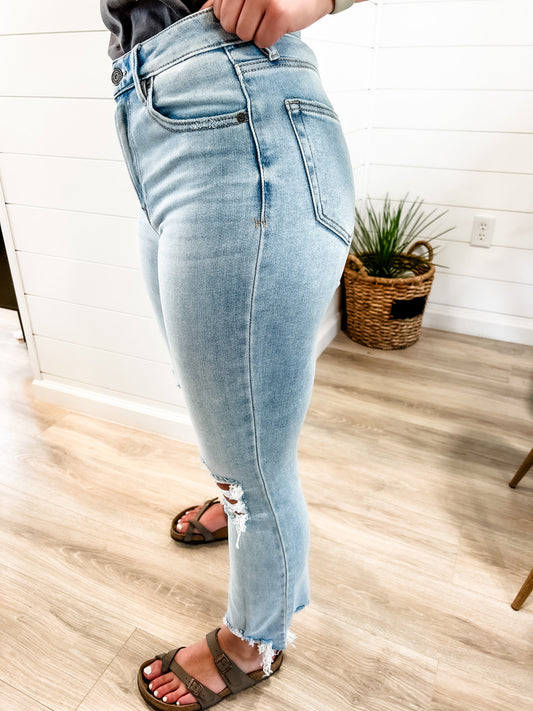 Lateral Gig | Kelsey Medium Wash Distressed Denim Jeans